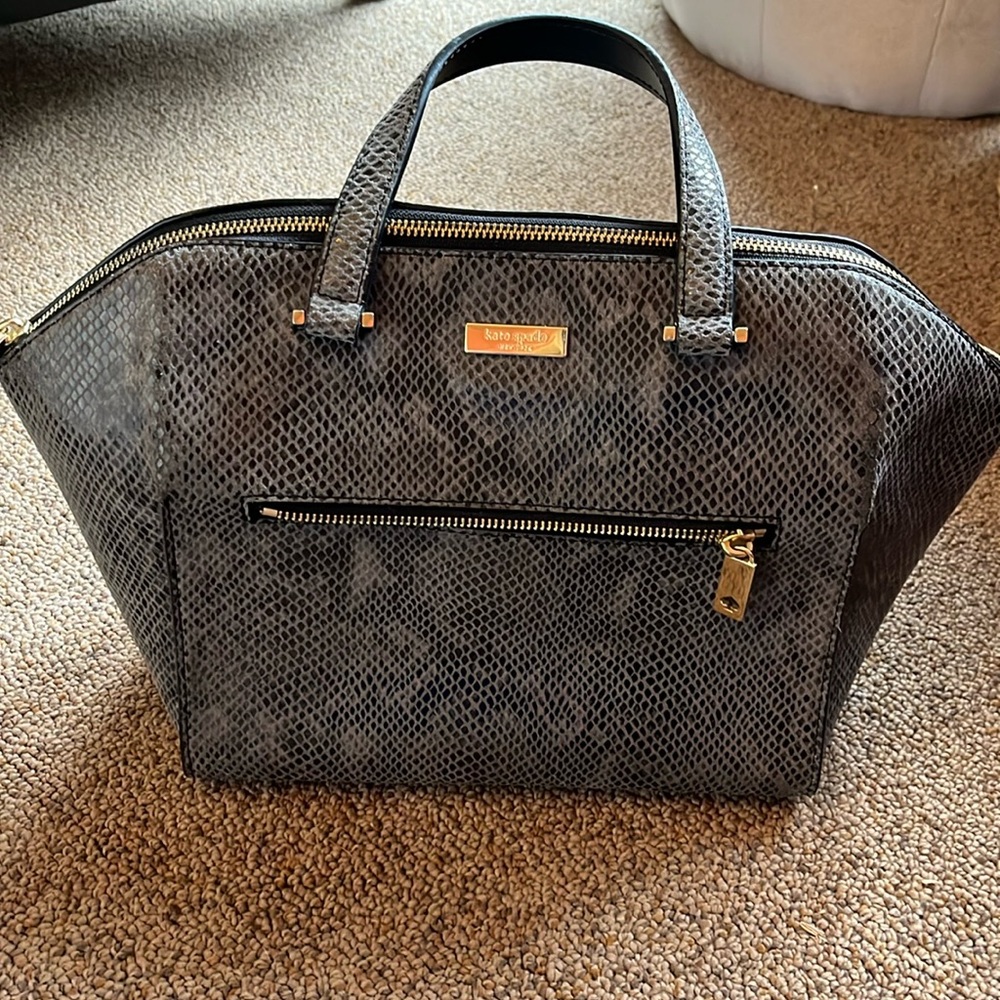 Beautiful Kate Spade satchel with gold tone hardware